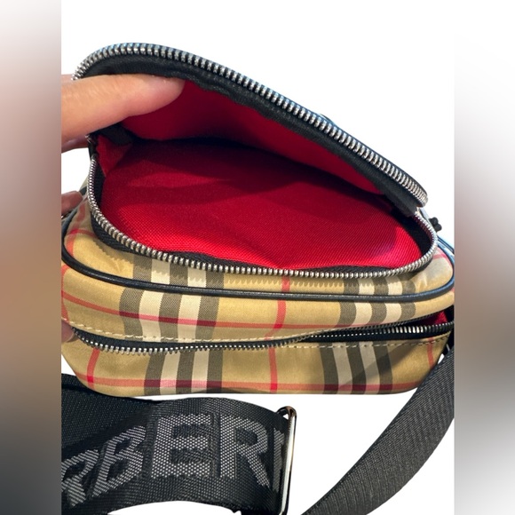 Burberry Tan and Black messenger bag - Picture 6 of 9